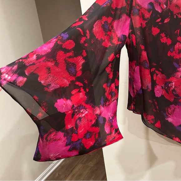 VINCE CAMUTO Red Pink Black Asymmetrical Floral Blouse Top Size XL - Picture 2 of 5